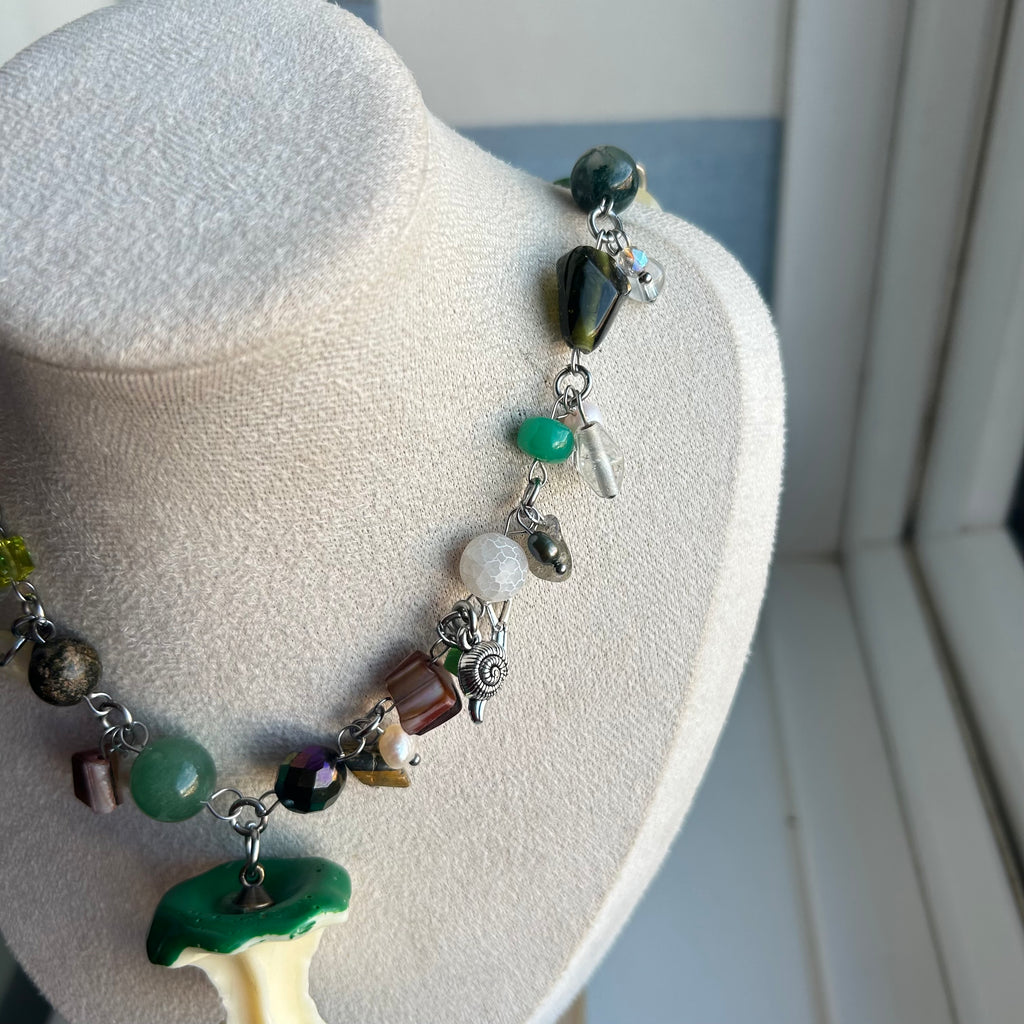 Snail core 🐌 cluster clutter necklace