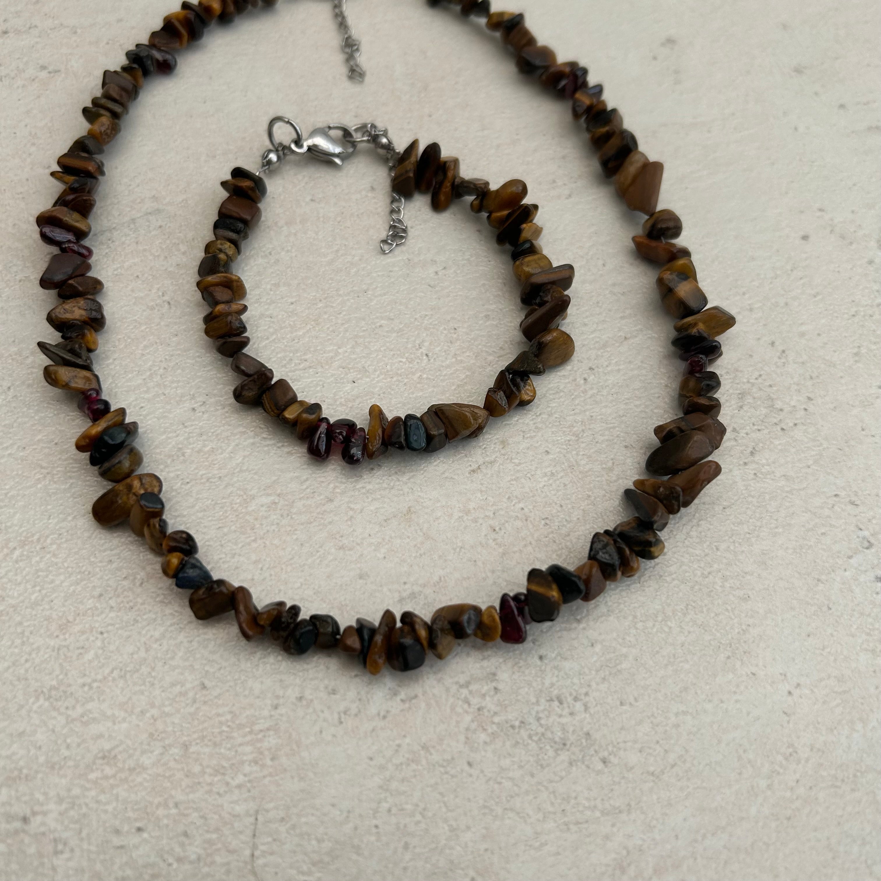 Tigers eye and garnet crystal chip necklace and bracelet set