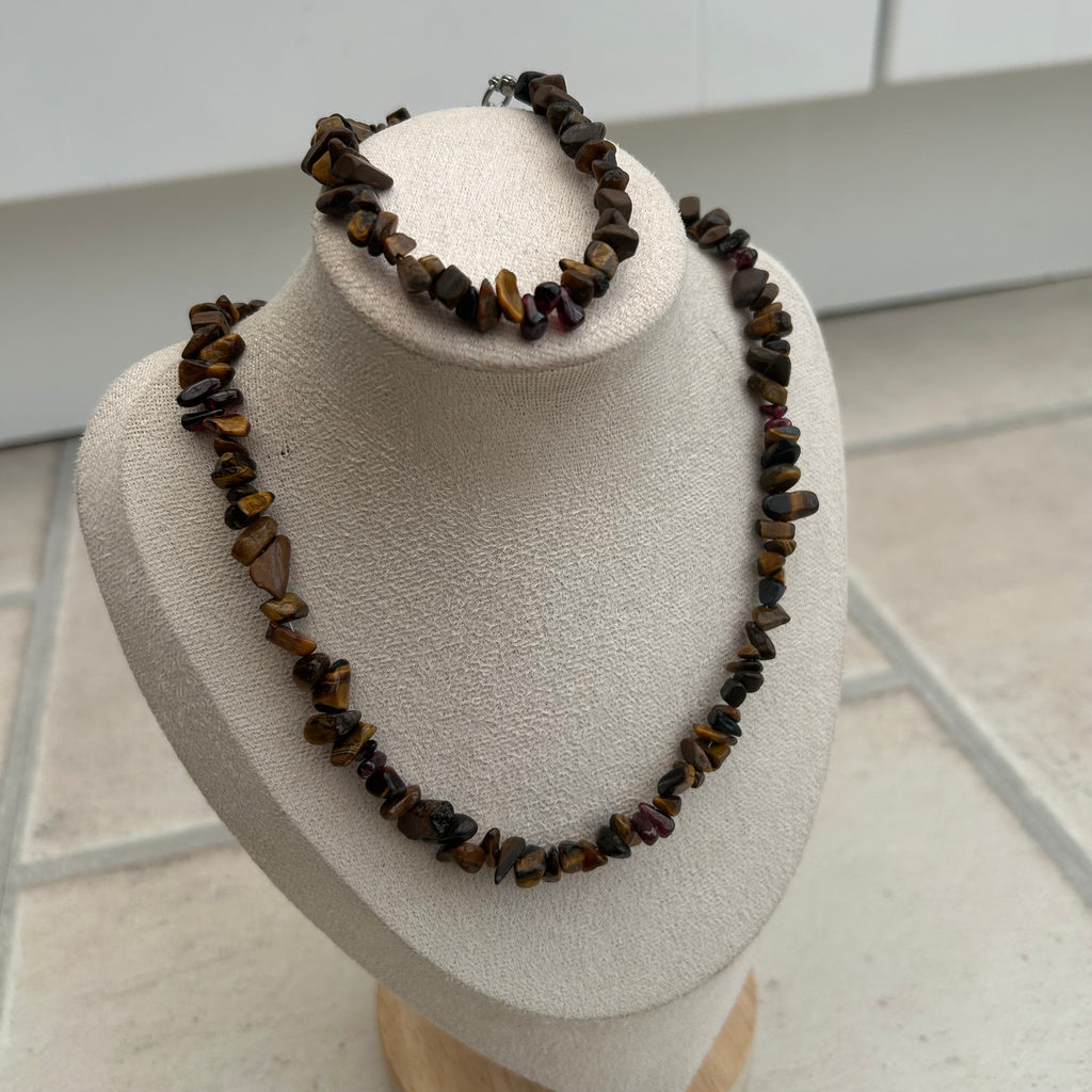 Tigers eye and garnet crystal chip necklace and bracelet set