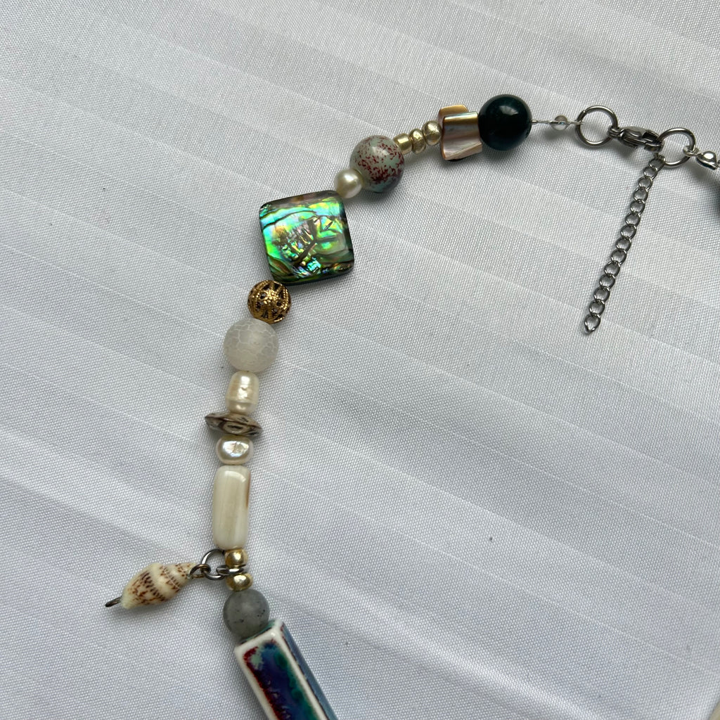 "Ivory" glass and abalone beaded pendant necklace