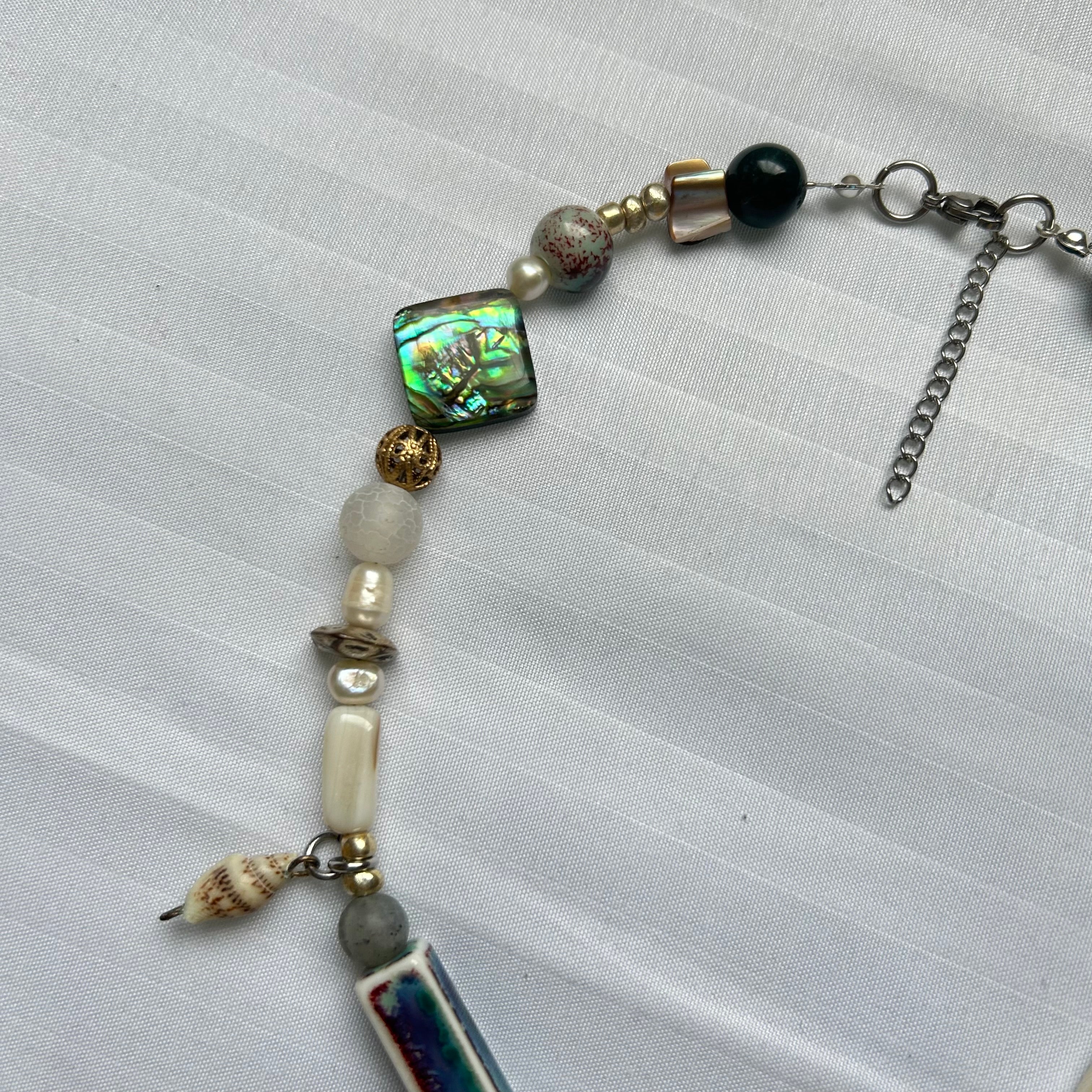 "Ivory" glass and abalone beaded pendant necklace
