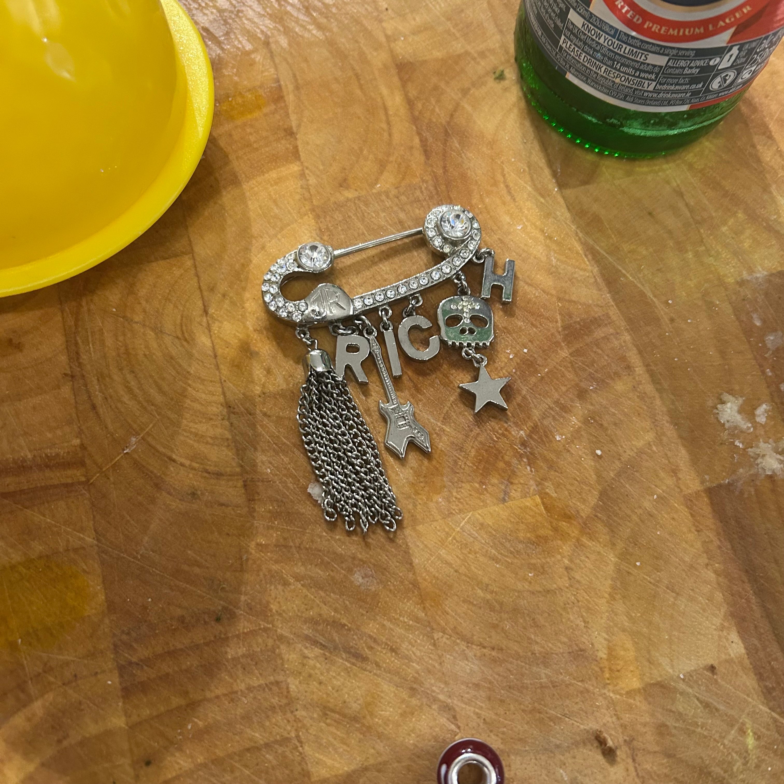 John Richmond "RICH" slogan diamanté pin/brooch