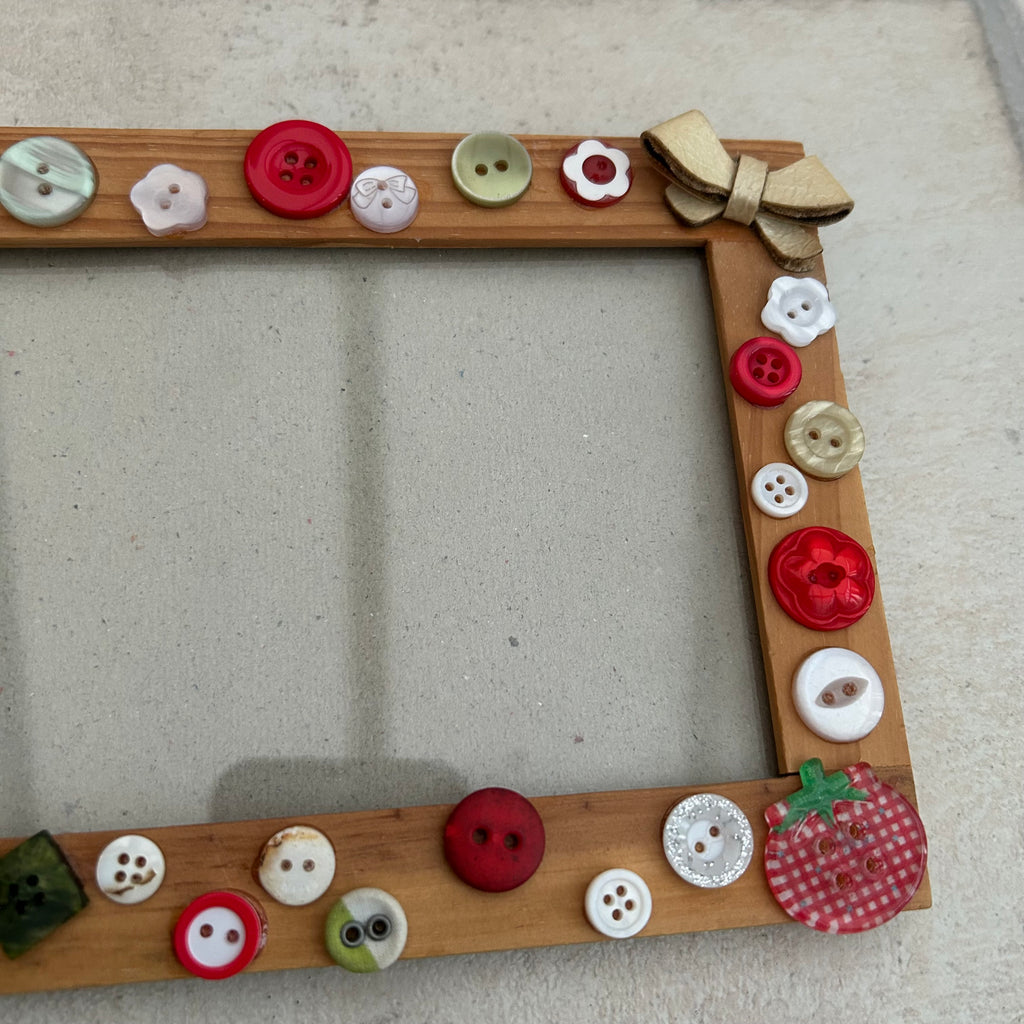 tomato and bow vintage upacyled frame