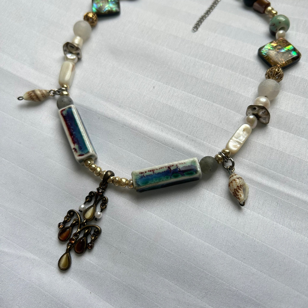 "Ivory" glass and abalone beaded pendant necklace