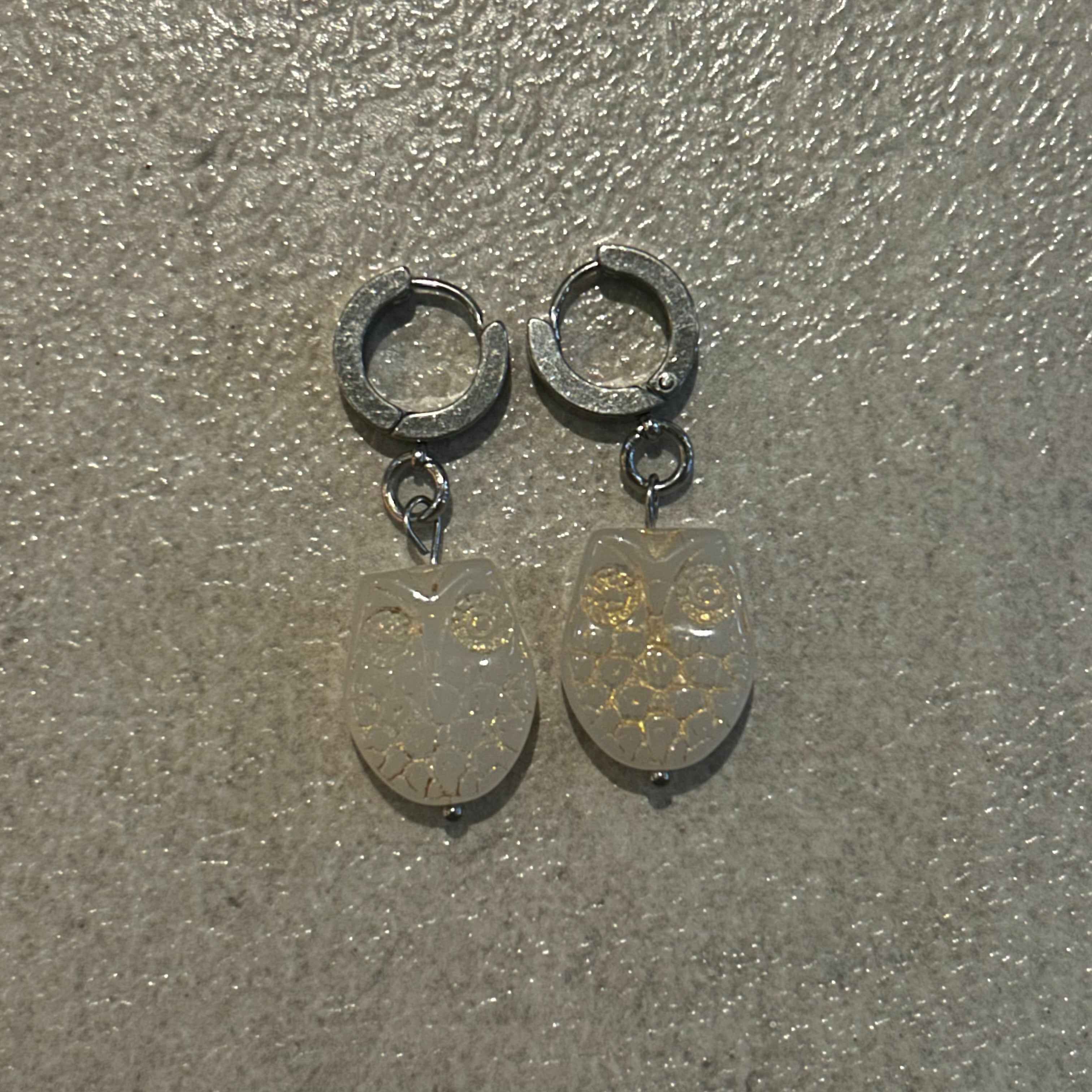 White hedwig with gold