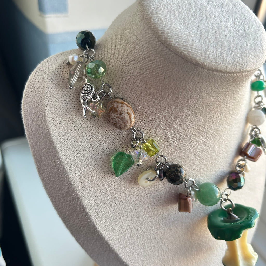 Snail core 🐌 cluster clutter necklace