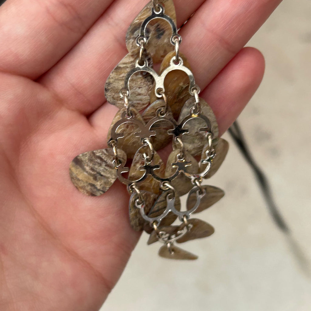 Mother of pearl shell vintage pendant necklace