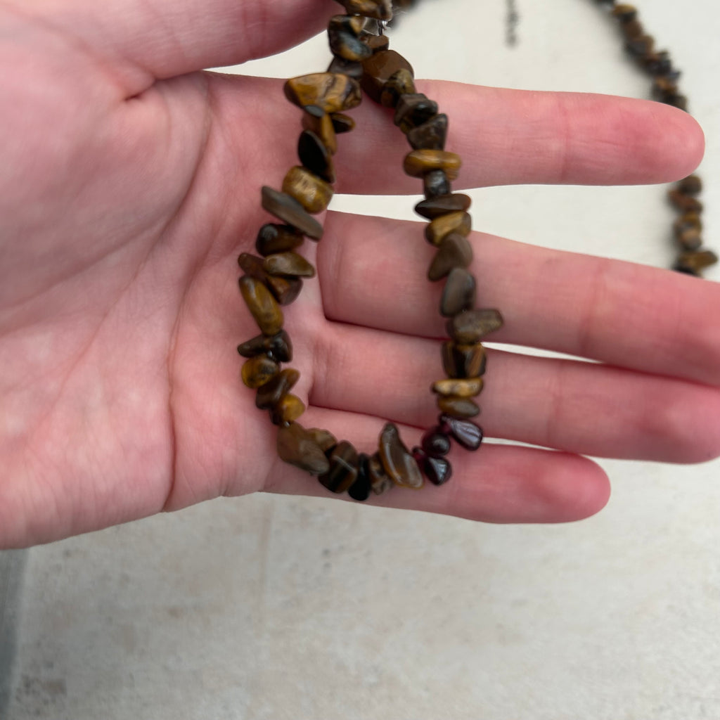 Tigers eye and garnet crystal chip necklace and bracelet set