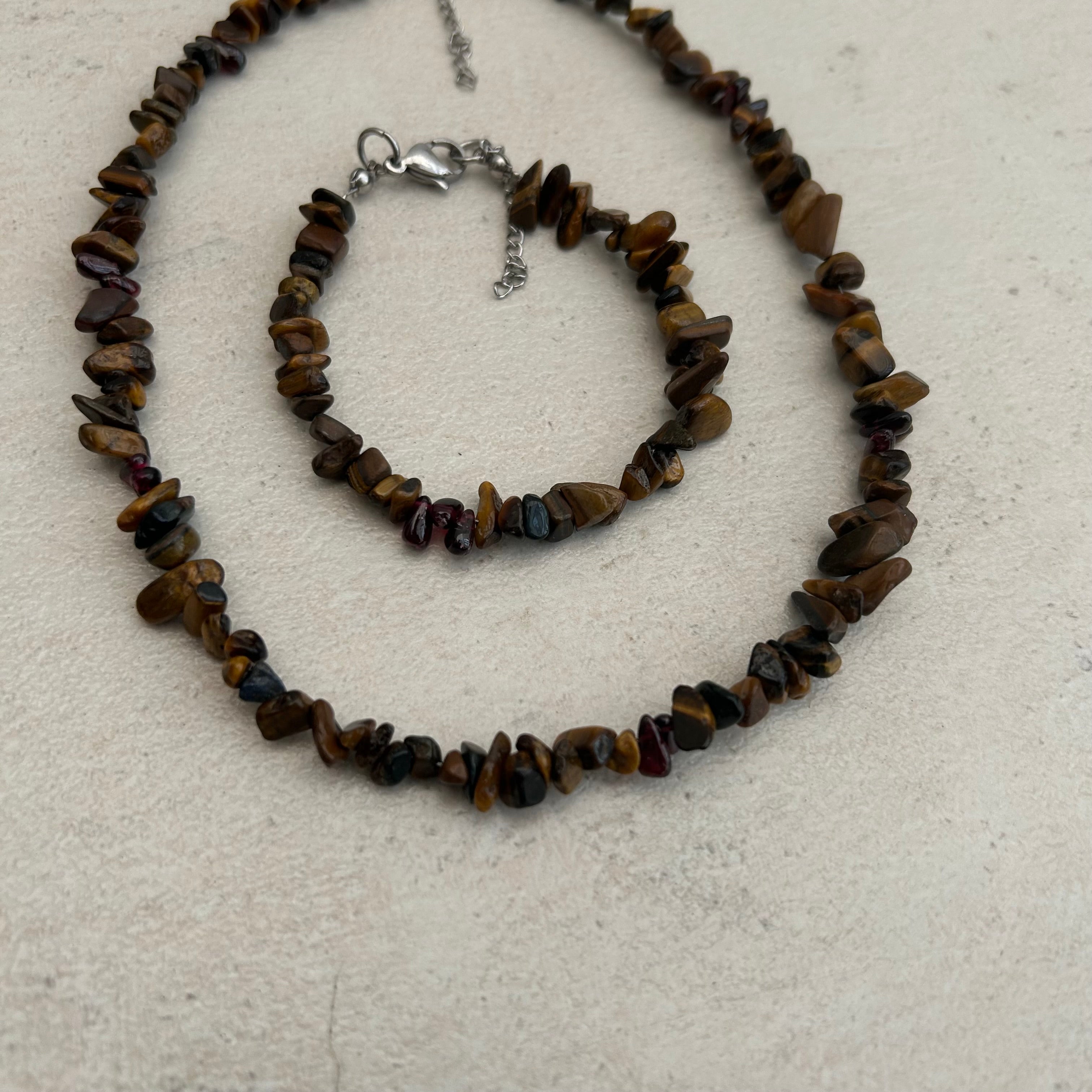 Tigers eye and garnet crystal chip necklace and bracelet set