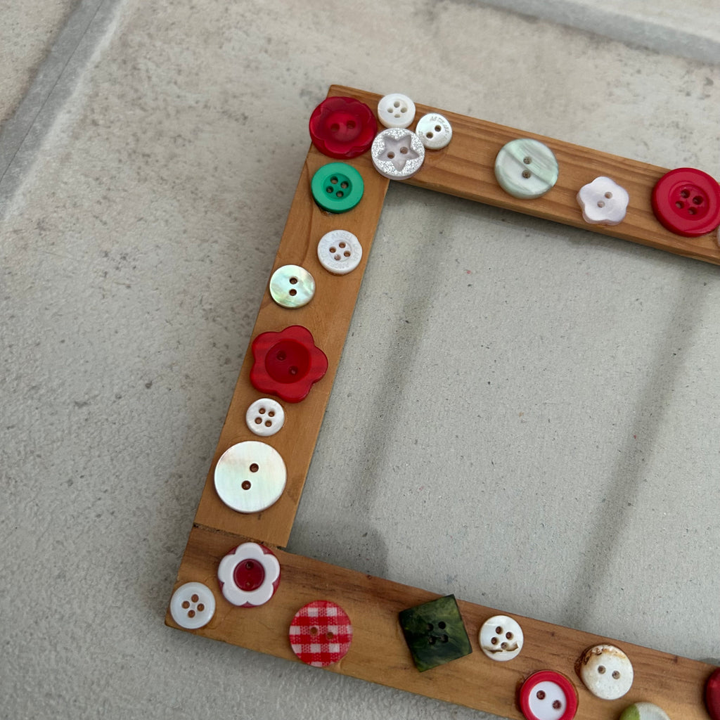 tomato and bow vintage upacyled frame