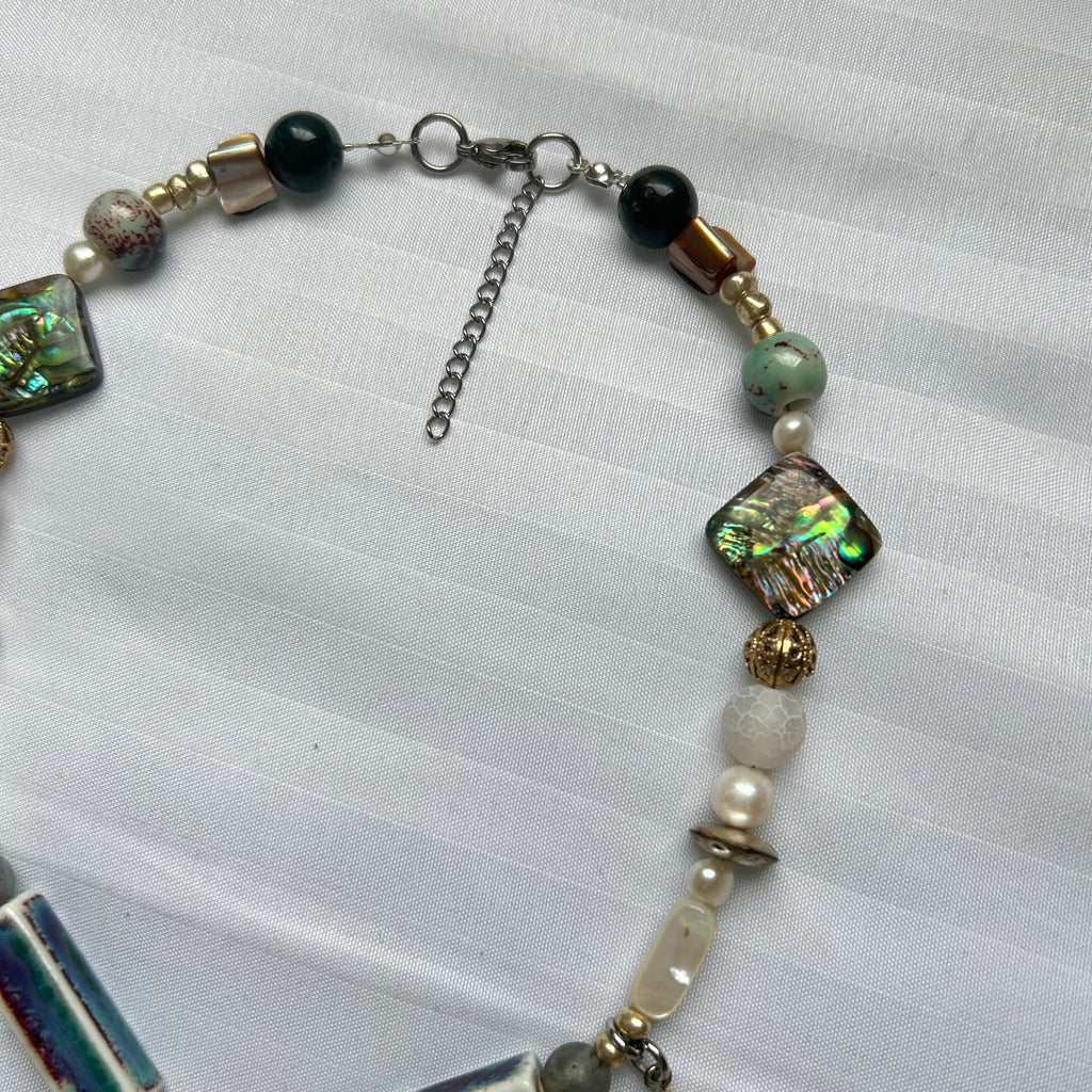 "Ivory" glass and abalone beaded pendant necklace