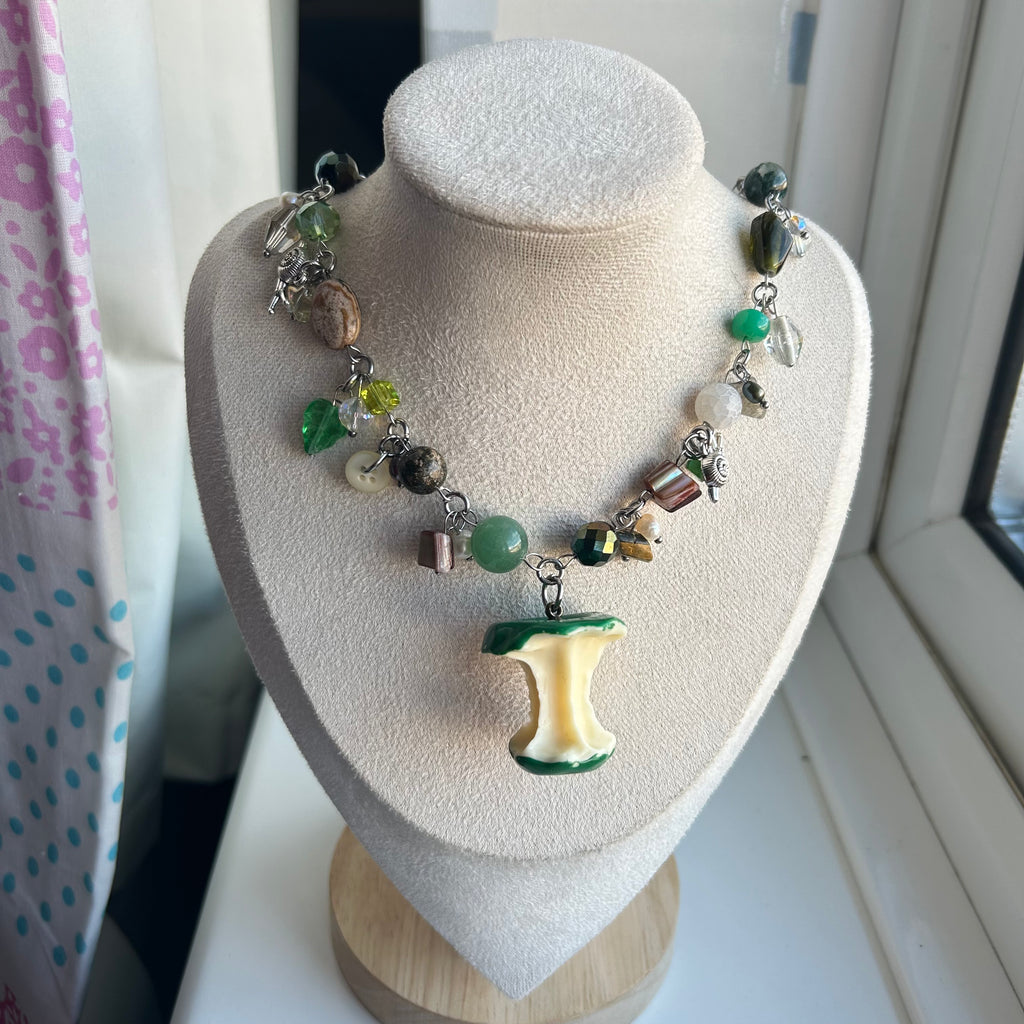 Snail core 🐌 cluster clutter necklace