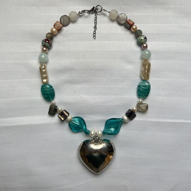 'Lara' puffy heart and chunky beaded necklace